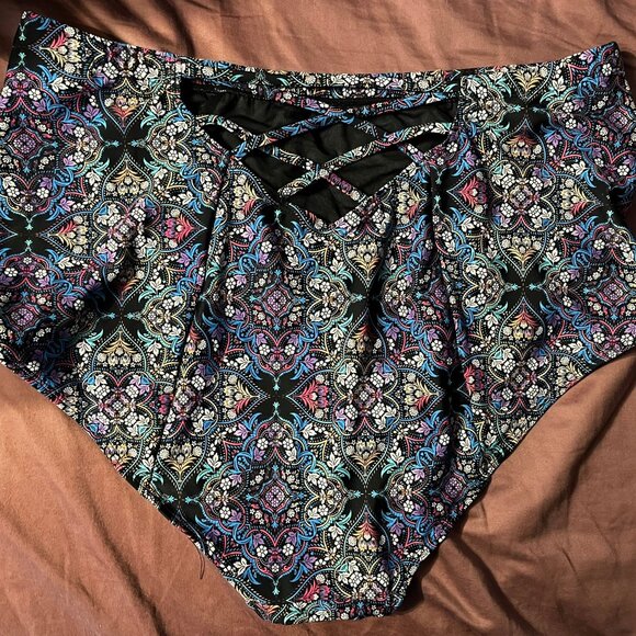 Torrid tile medallion print bikini swim bottoms size 2 - Picture 5 of 5